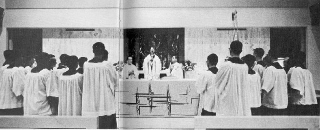 chapel mass sm 69.jpg (37097 bytes)