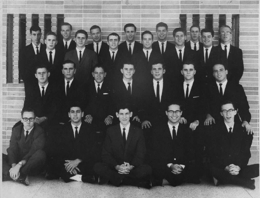 1964 class picture.gif (285934 bytes)